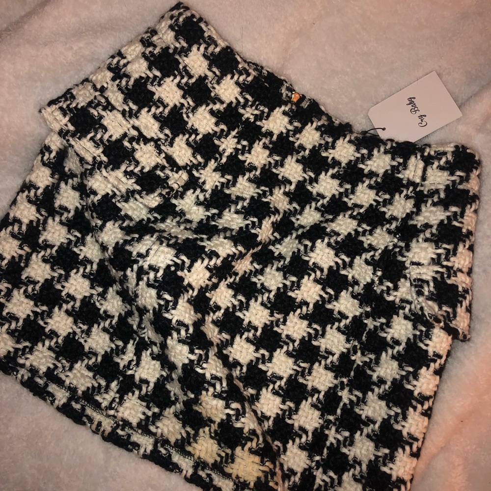 Houndstooth skirt!